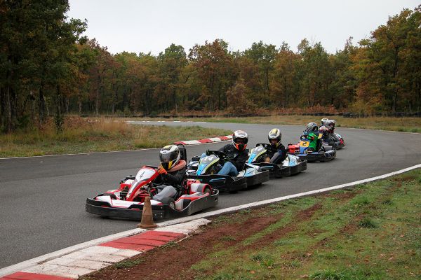 kart-ecole-pilotage-02744AC4C6-2D2E-C892-37FC-CC585D35C25F.jpg